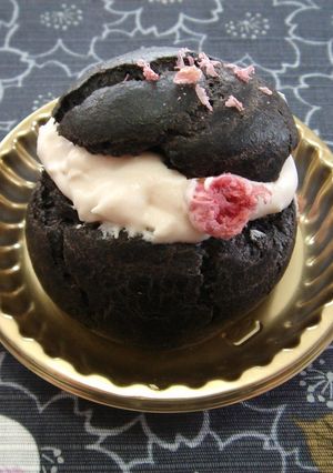 黒いシュークリームの皮-レシピのメイン写真