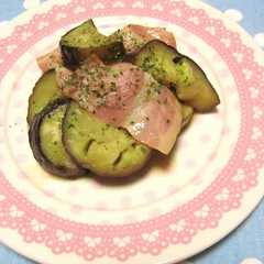 รูปของ レンジで♡ナスとベーコンのバタポン和え