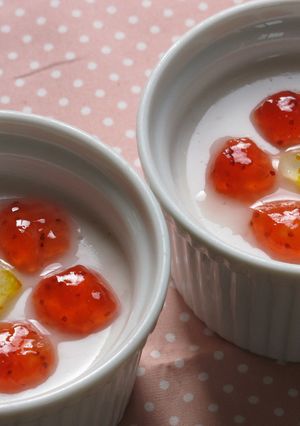 いちごプリン♪お花のデコレーションだけ♪-レシピのメイン写真