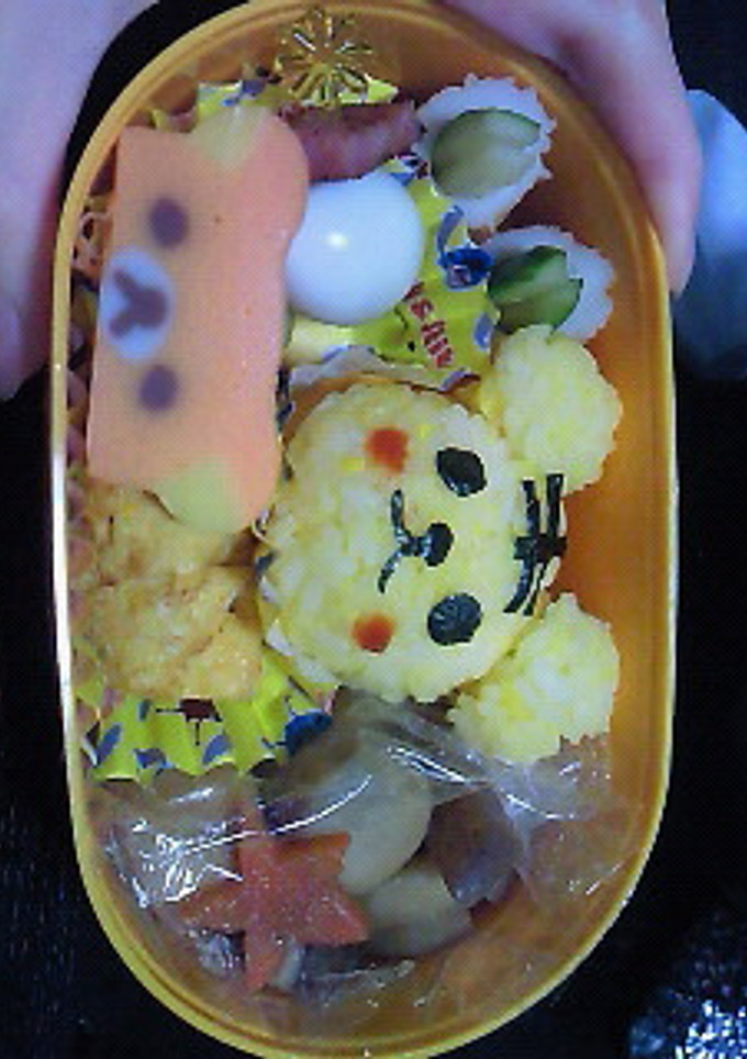簡単ｷｬﾗ弁★ﾄﾗさんおにぎり-レシピのメイン写真