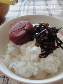 ご飯のお供♪「昆布の佃煮と梅干し」-レシピのメイン写真