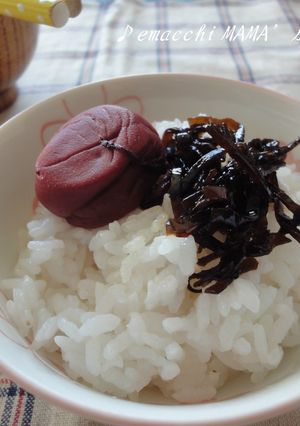 ご飯のお供♪「昆布の佃煮と梅干し」-レシピのメイン写真