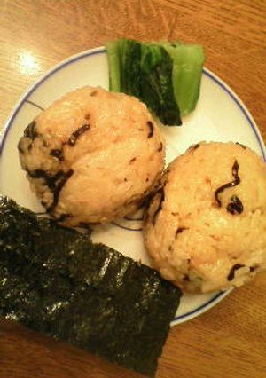 混ぜるだけ〜！塩こんぶおむすび。-レシピのメイン写真