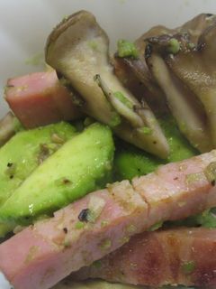 アボカドと舞茸のガーリックソテー-レシピのメイン写真