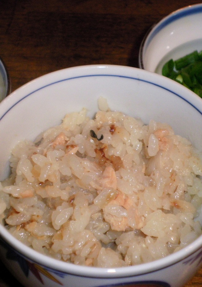 新玉ねぎとさけ缶で！炊き込みご飯♪-レシピのメイン写真