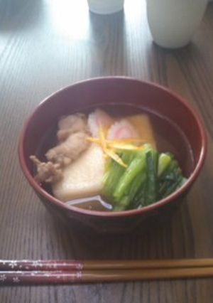 弓再３家の鶏がらでだしを取るお雑煮-レシピのメイン写真