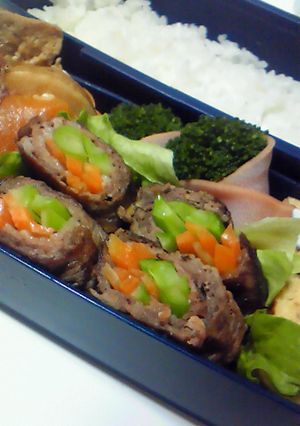 ブロッコリーの茎と人参の牛肉ロール♪-レシピのメイン写真