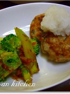 二通りの食感が味わえるれんこんハンバーグ-レシピのメイン写真