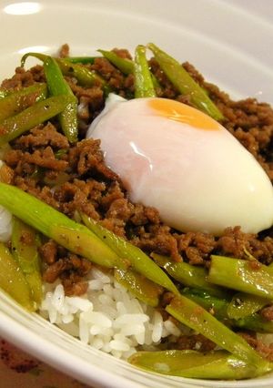 生姜醤油が美味しい☆アスパラそぼろ丼-レシピのメイン写真