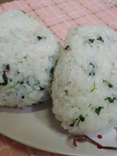 桜とほうれん草のおにぎり-レシピのメイン写真