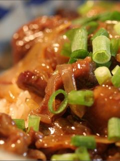 手間暇かけて、牛筋丼!-レシピのメイン写真