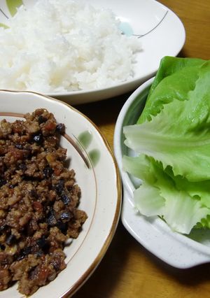 ☆肉味噌ゴハンでサラダ菜手巻き☆-レシピのメイン写真