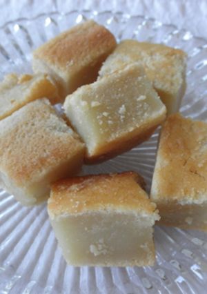 混ぜて焼くだけ~バター風味の餅ケーキ-レシピのメイン写真