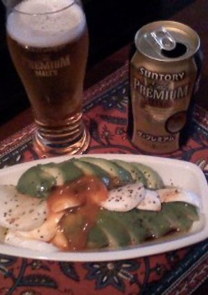 アボカドとモッツァレラの黄身醤油漬けのせ-レシピのメイン写真