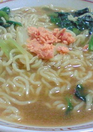 鮭トッピン具★インスタントラーメン♪-レシピのメイン写真