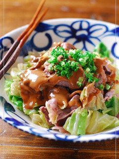 牛肉と春キャベツの蒸し焼きピリ辛胡麻だれ-レシピのメイン写真