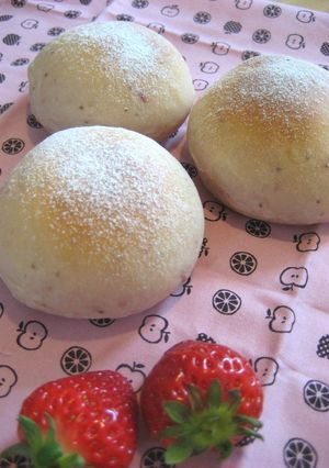 苺みるく*あんぱん-レシピのメイン写真