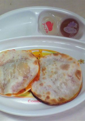 餃子の皮で簡単ピザサンド☆朝食・おやつに-レシピのメイン写真