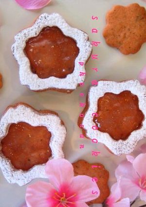 桜のジャム入り型抜きクッキー♪-レシピのメイン写真