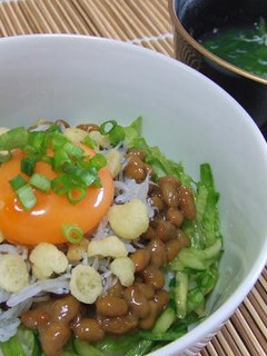 ネバネバ☆サラダ丼 &卵の白身のお吸い物-レシピのメイン写真