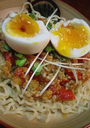 カレー醤風味「豚挽肉とプチトマトのソースを掛けたざるラーメン」-レシピのメイン写真