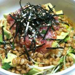 รูปของ ＊ねぎとろ納豆アボカドdeカフェ丼＊
