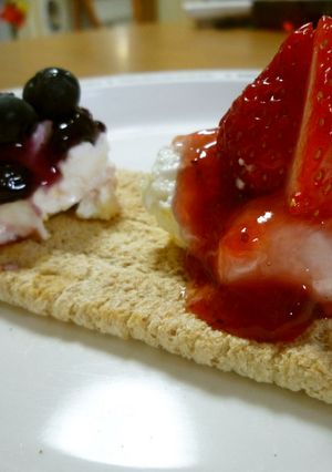 朝食に☆クラコットのカッテージチーズのせ-レシピのメイン写真
