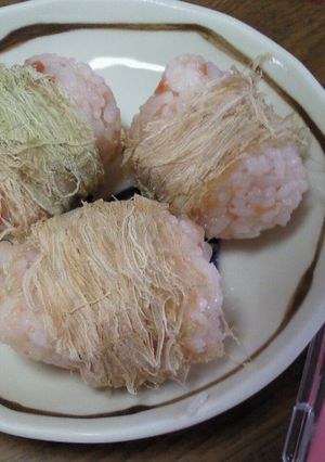 おにぎりをとろろ昆布で巻いてみました。-レシピのメイン写真