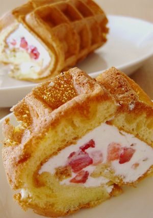 ふわふわワッフルロールケーキ-レシピのメイン写真