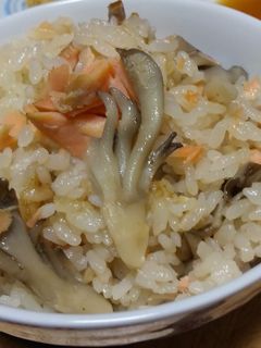 鮭と舞茸の洋風炊き込みご飯-レシピのメイン写真