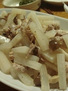 大根と豚肉の、梅ドレ炒め-レシピのメイン写真
