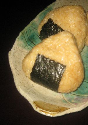 簡単♪醤油マヨおにぎり　-レシピのメイン写真