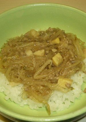 パパッと簡単！ひき肉と春雨の餡かけ丼-レシピのメイン写真