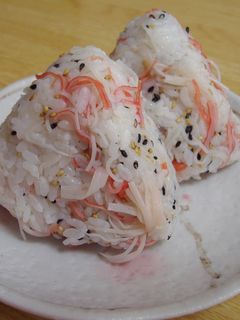ごまとカニカマのおにぎり-レシピのメイン写真