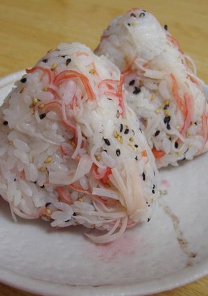 ごまとカニカマのおにぎり-レシピのメイン写真