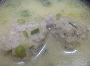 胡麻みそ風味☆肉団子ｽｰﾌﾟ風みそ汁-レシピのメイン写真