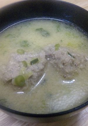 胡麻みそ風味☆肉団子ｽｰﾌﾟ風みそ汁-レシピのメイン写真