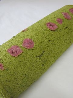 春色!抹茶と桜のロールケーキ-レシピのメイン写真