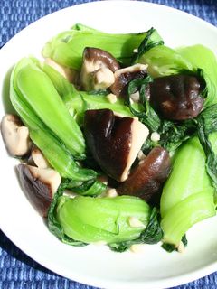 中国家庭料理♪青梗菜と椎茸のにんにく炒め-レシピのメイン写真