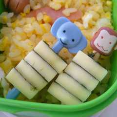 รูปของ お弁当に☆チーズとのりサンド！
