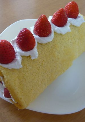 見た目もかわいい♪いちごロールケーキ★-レシピのメイン写真