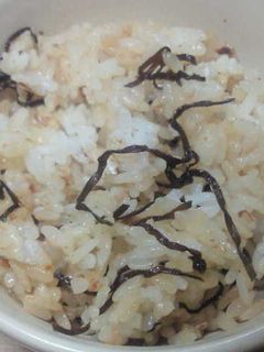 塩昆布とおかかのまぜご飯-レシピのメイン写真