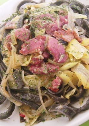 黒にんにくイカ墨パスタのペペロンチーノ-レシピのメイン写真