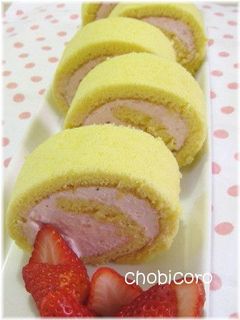 ピンク色♡苺チーズクリームのロールケーキ-レシピのメイン写真