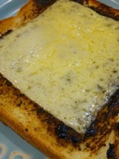 海苔(のり)佃煮チーズトースト。-レシピのメイン写真
