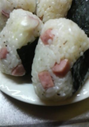 チーズソーセージマヨおにぎり-レシピのメイン写真