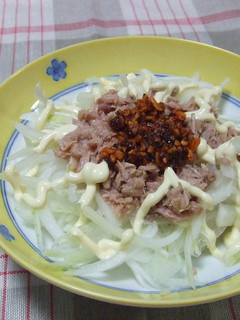 ☆ツナ玉ねぎのサラダ☆ ラー油をかけて-レシピのメイン写真