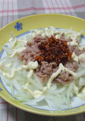 ☆ツナ玉ねぎのサラダ☆　ラー油をかけて-レシピのメイン写真