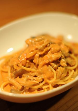 カニとまいたけのトマトクリームパスタ-レシピのメイン写真
