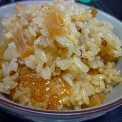 รูปของ 具入りラー油を使ったおいしい炊き込みご飯